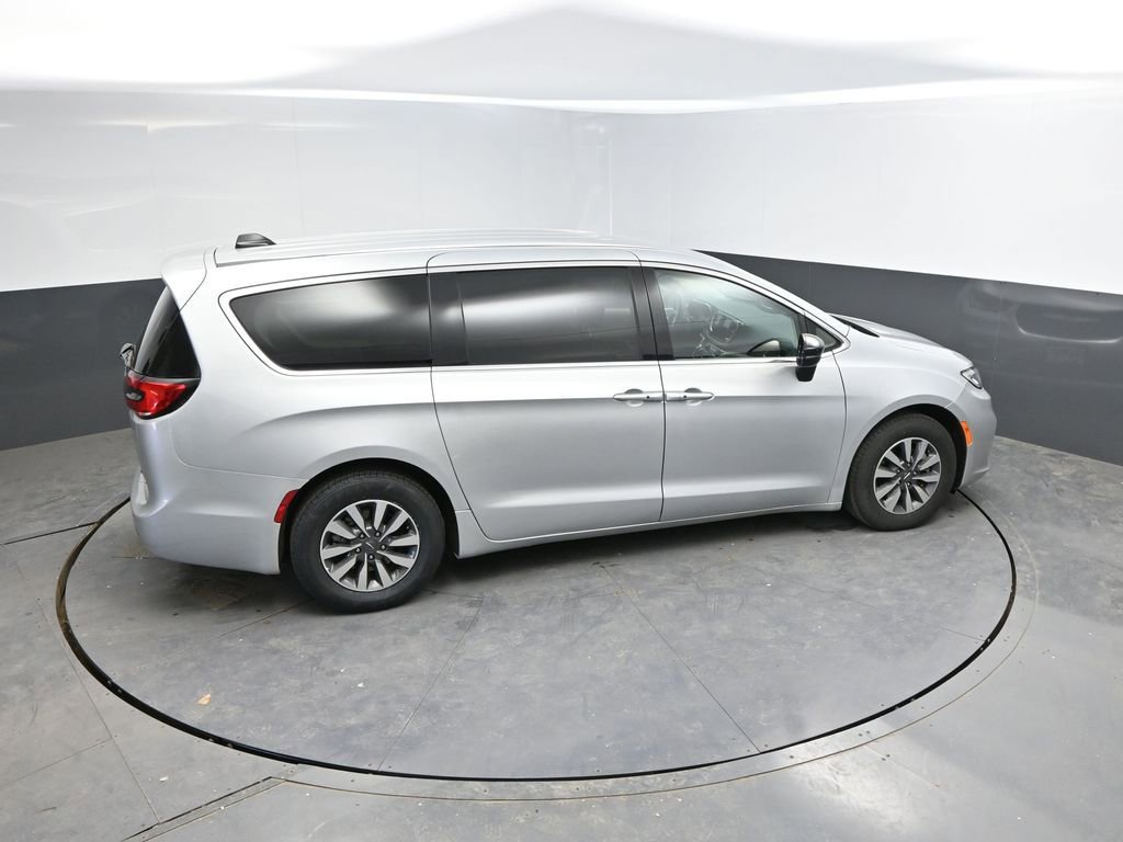 Used 2024 Chrysler Pacifica Select FWD image 31