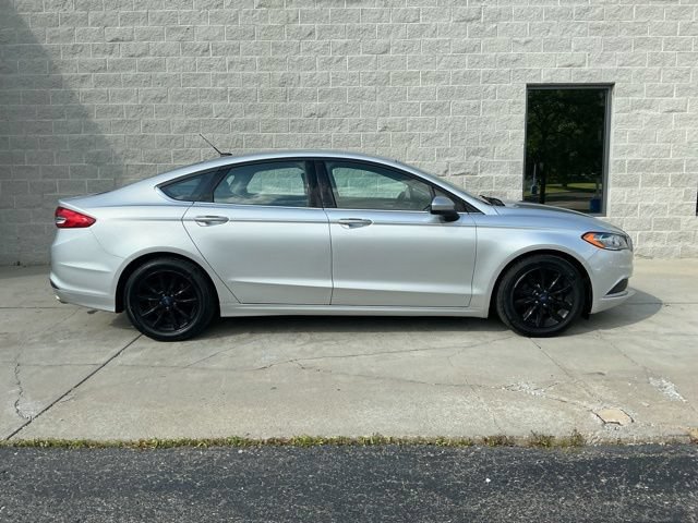 Used 2017 Ford Fusion SE w/ Fusion SE Technology Package FWD image 11