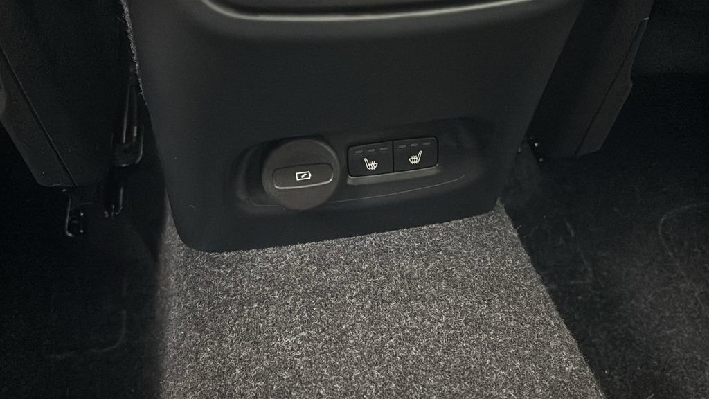 Certified 2023 Volvo C40 P8 Recharge Ultimate AWD/4WD image 9