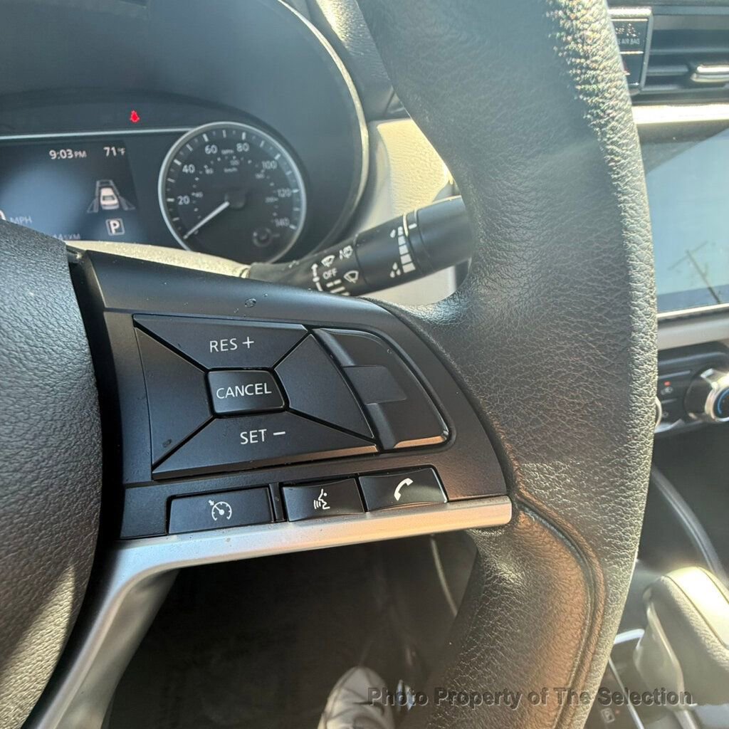 Used 2021 Nissan Versa SV FWD image 28
