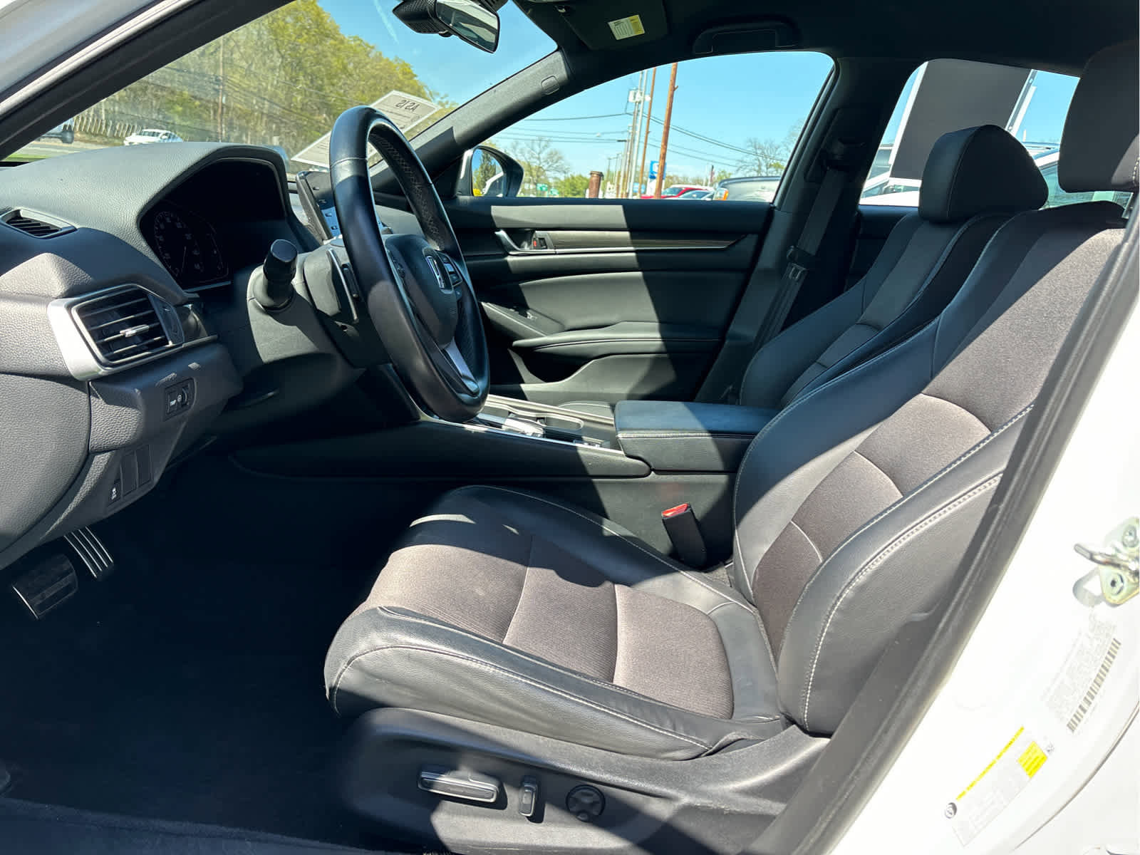 Used 2018 Honda Accord Sport image 8