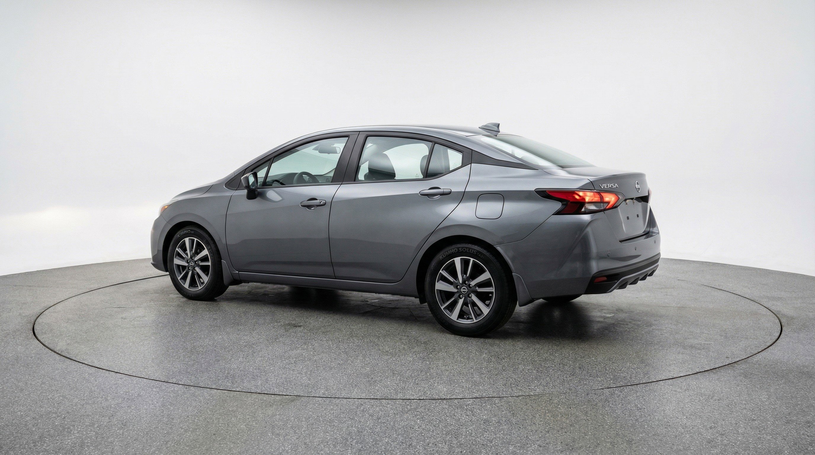 Used 2025 Nissan Versa SV image 6