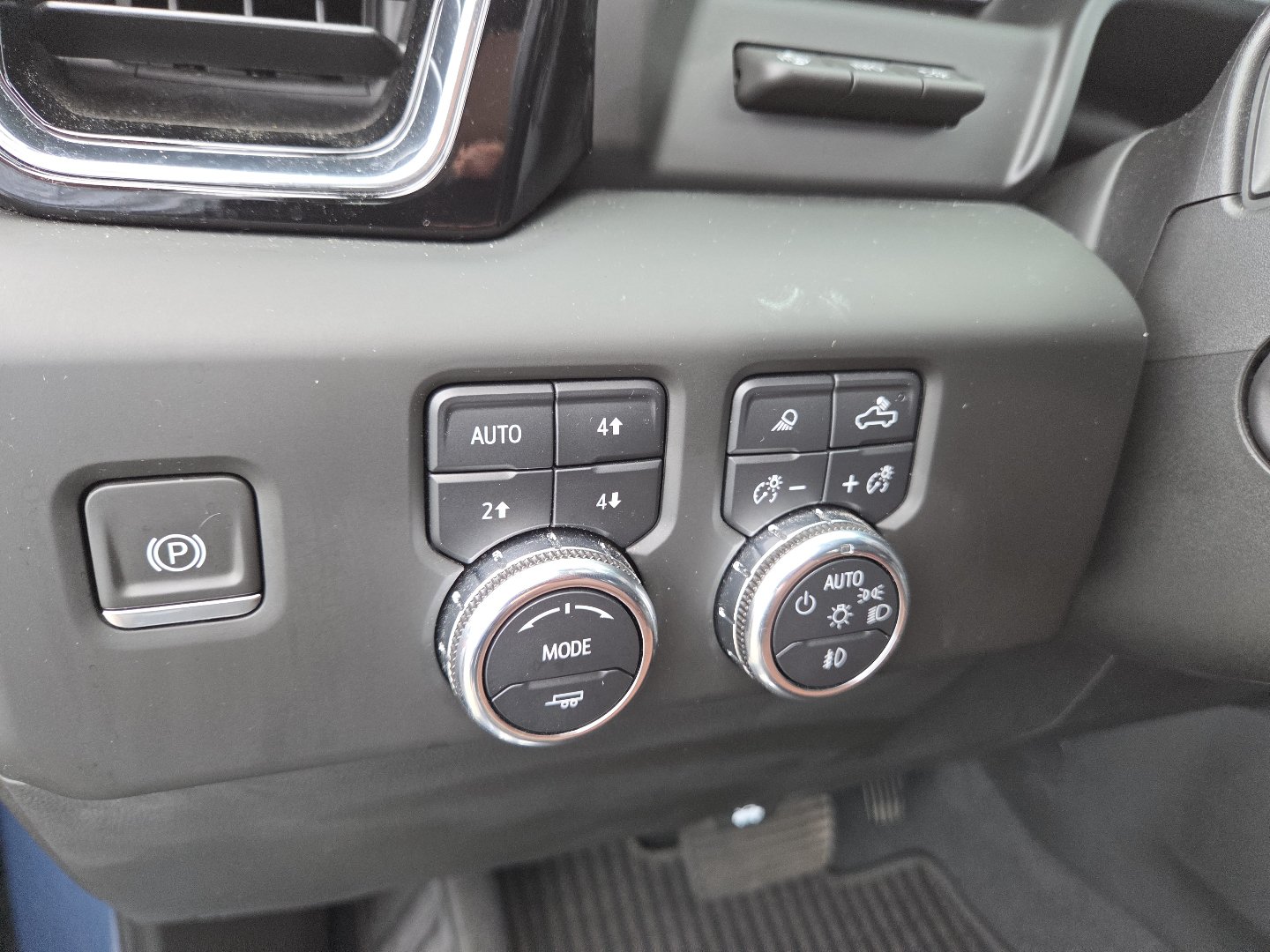 Used 2024 GMC Sierra 1500 Denali Ultimate AWD/4WD image 6