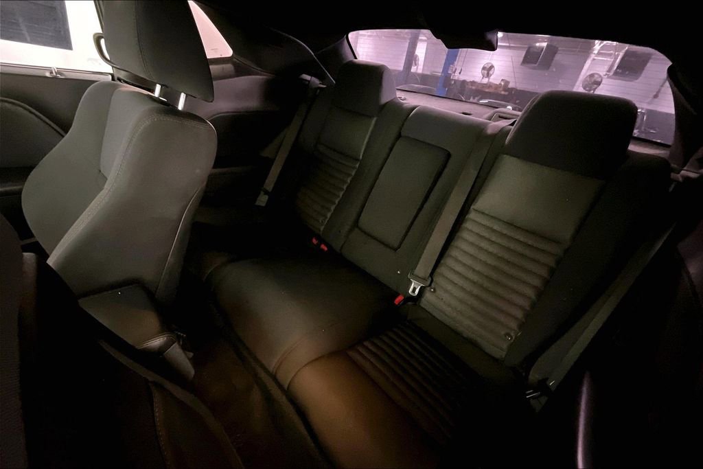 Used 2012 Dodge Challenger SXT image 33