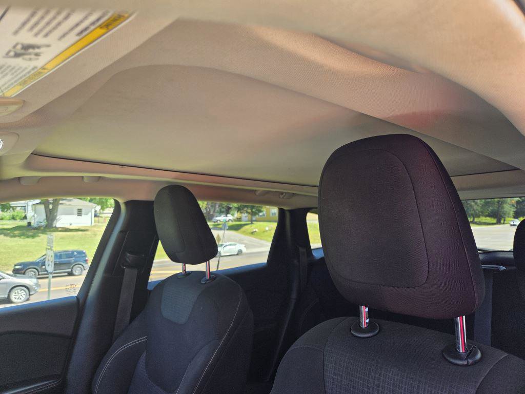 Used 2015 Jeep Cherokee Latitude w/ Comfort/Convenience Group image 7