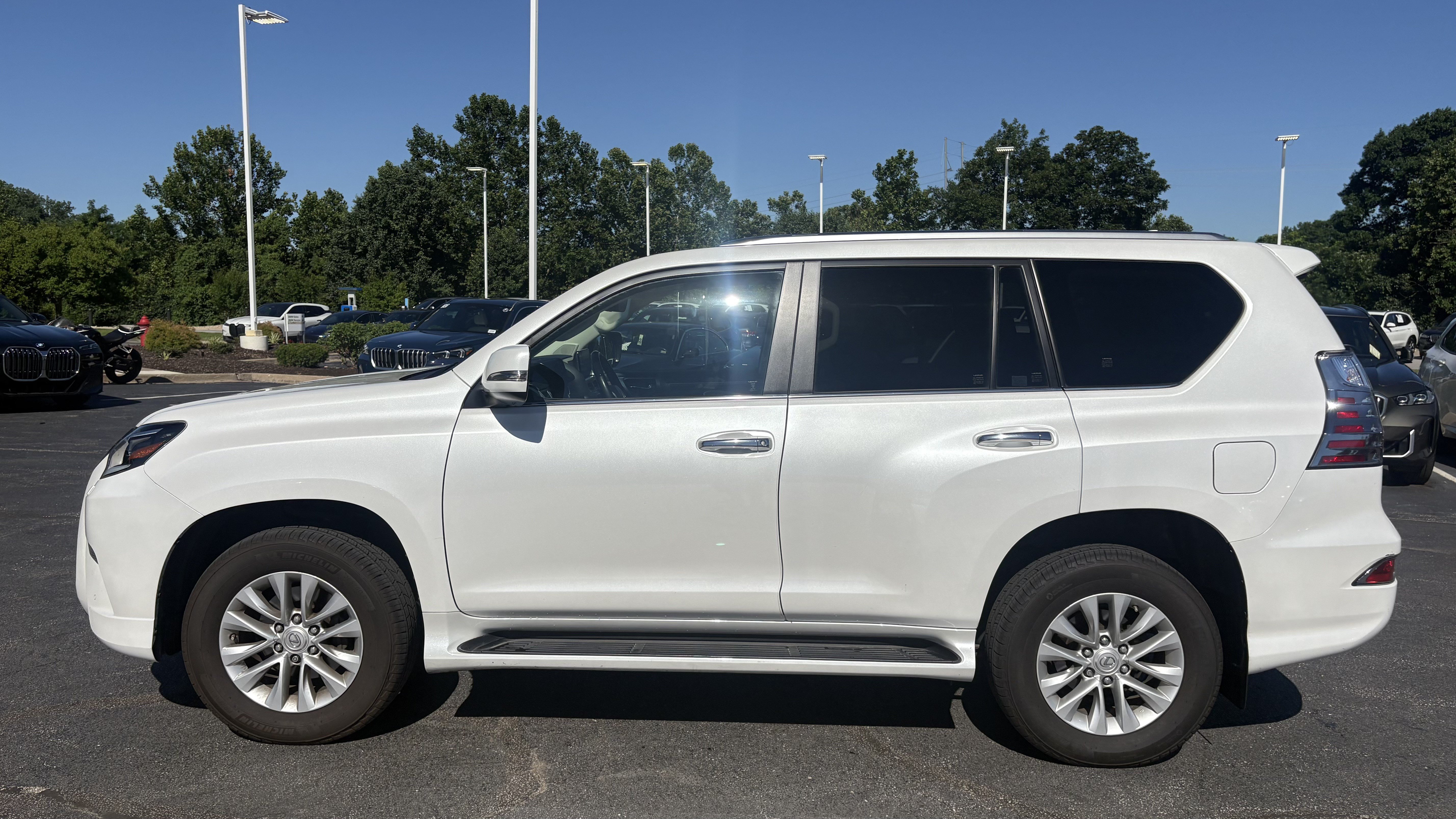 Used 2023 Lexus GX 460 Premium w/ Premium Package AWD/4WD image 7