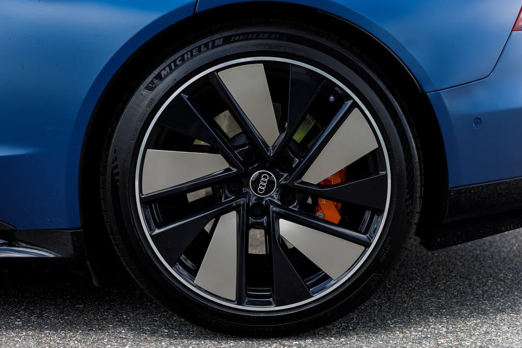 Used 2022 Audi RS e-tron GT w/ Carbon Performance Package AWD/4WD image 40