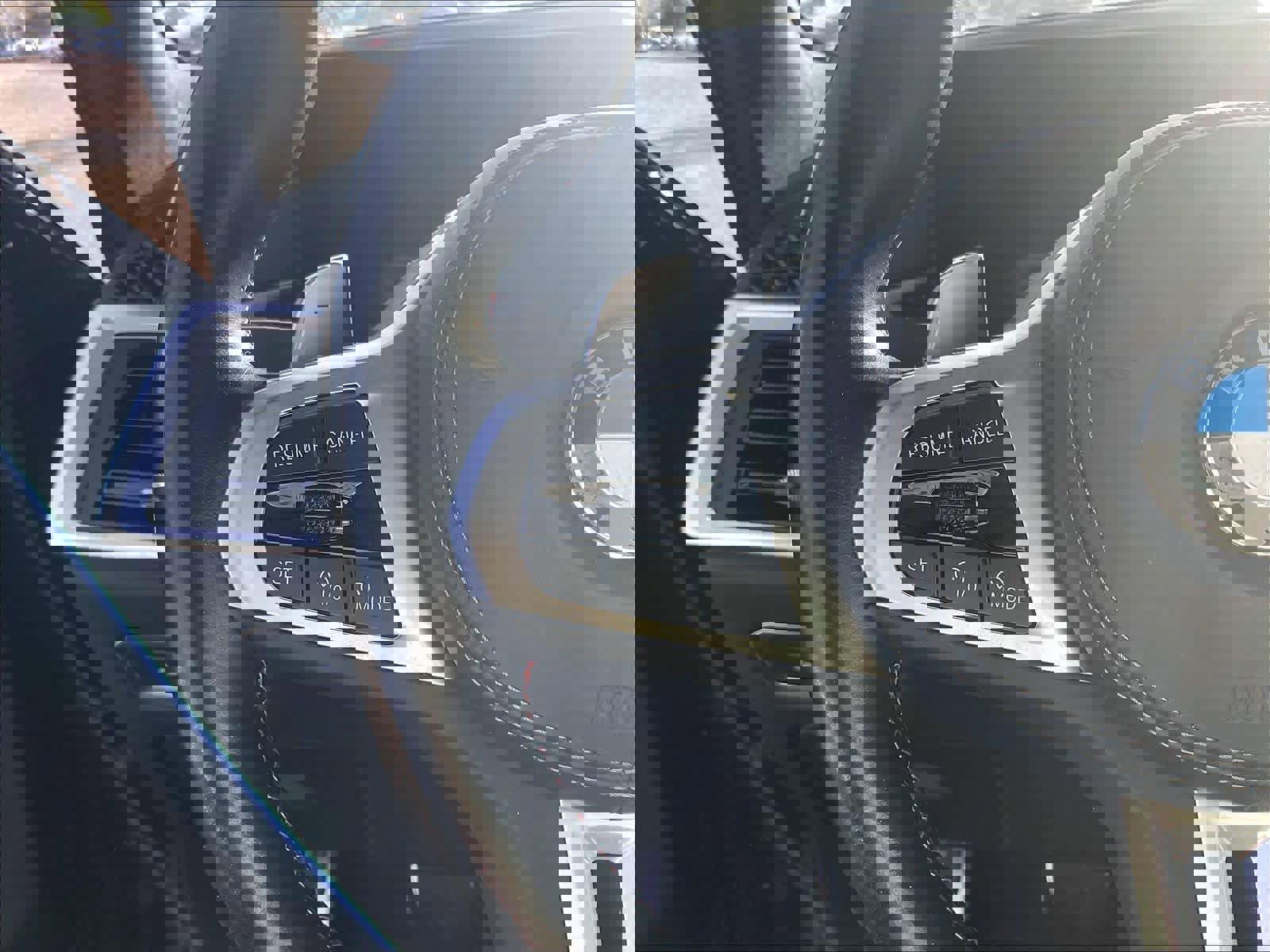 Used 2024 BMW X7 M60i w/ Executive Package image 18