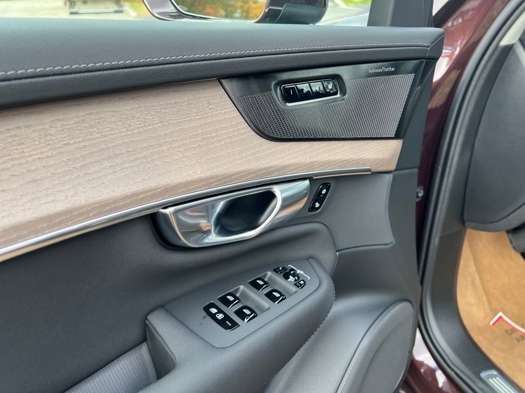 New 2026 Volvo XC90 B6 Plus w/ Protection Package Premier AWD/4WD image 11