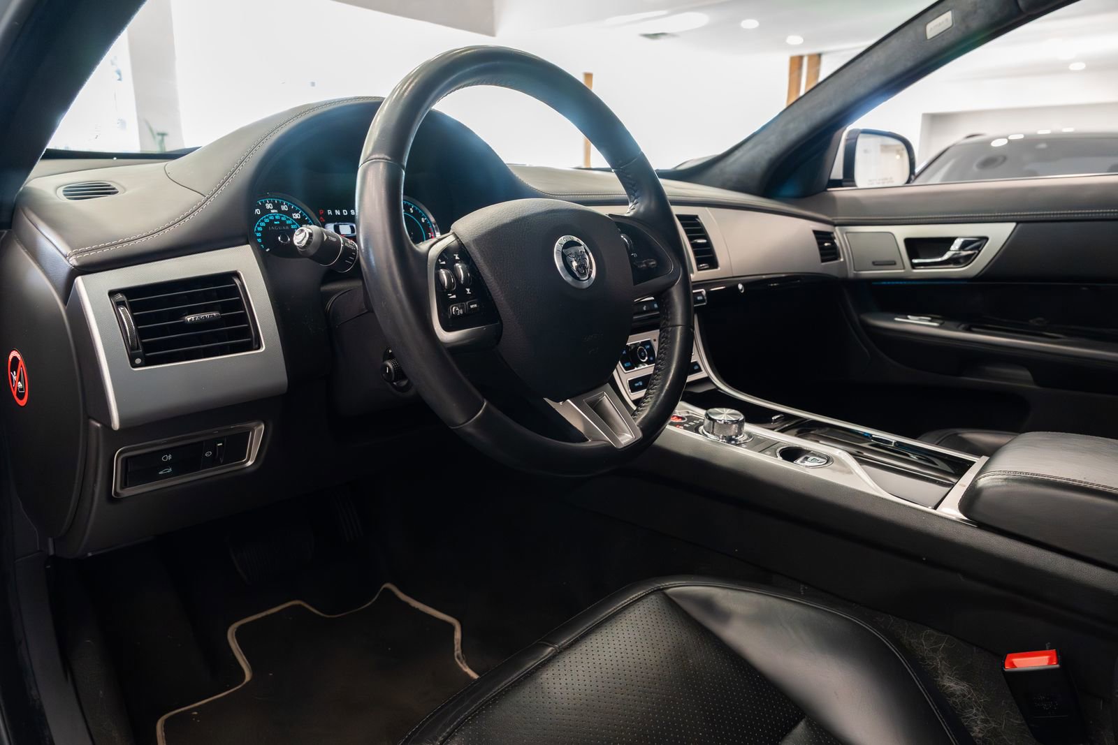 Used 2013 Jaguar XF 3.0 AWD/4WD image 8
