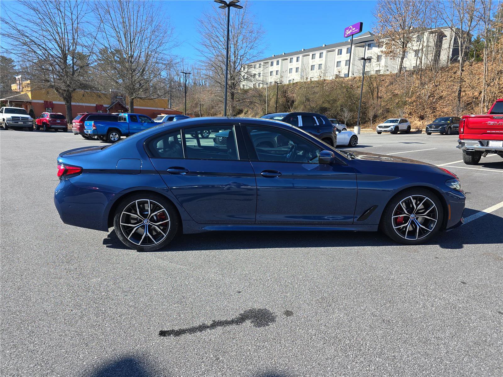Used 2023 BMW M550i xDrive w/ Executive Package image 2