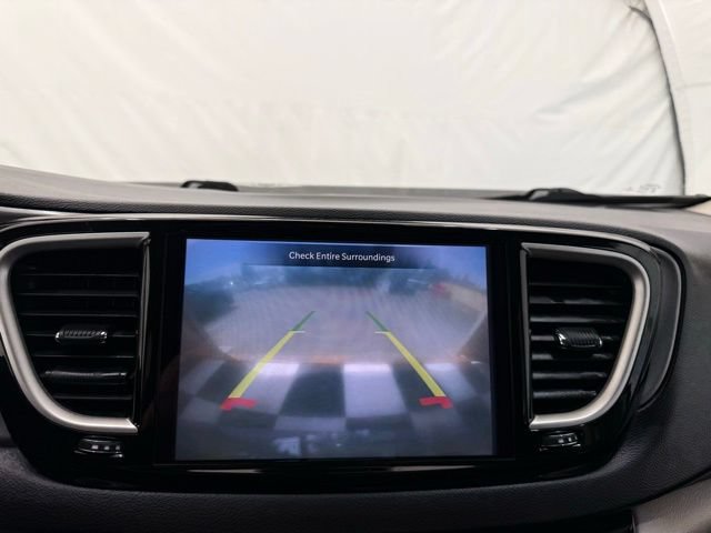 Used 2022 Chrysler Pacifica Touring-L FWD image 36