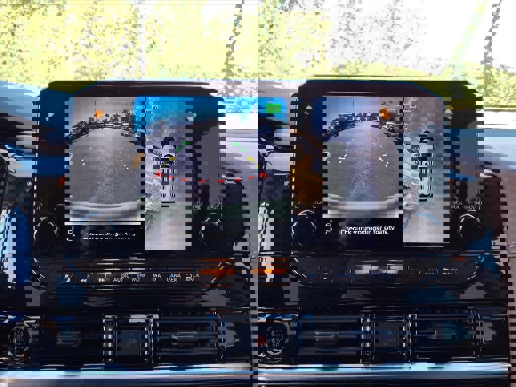 Used 2023 Nissan Pathfinder Platinum image 14