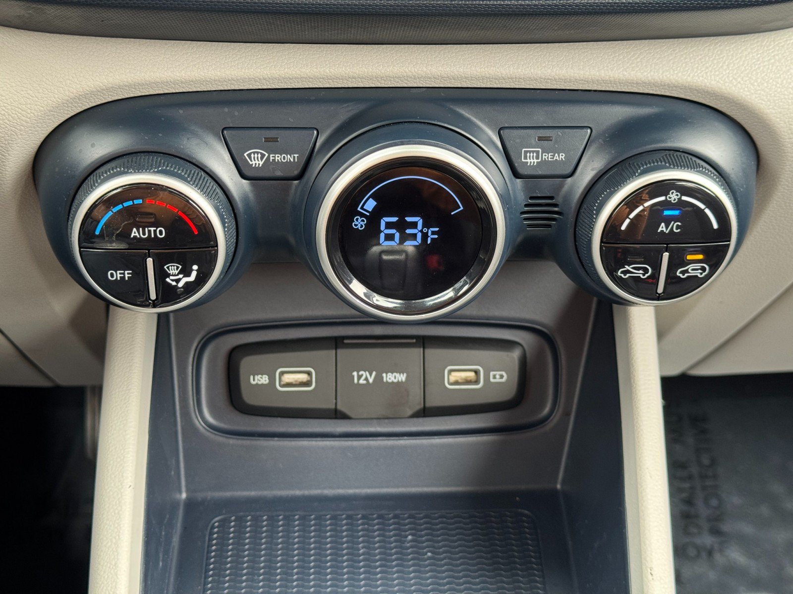 Used 2022 Hyundai Venue Limited FWD image 26