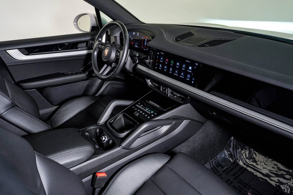 Certified 2025 Porsche Cayenne AWD/4WD image 14