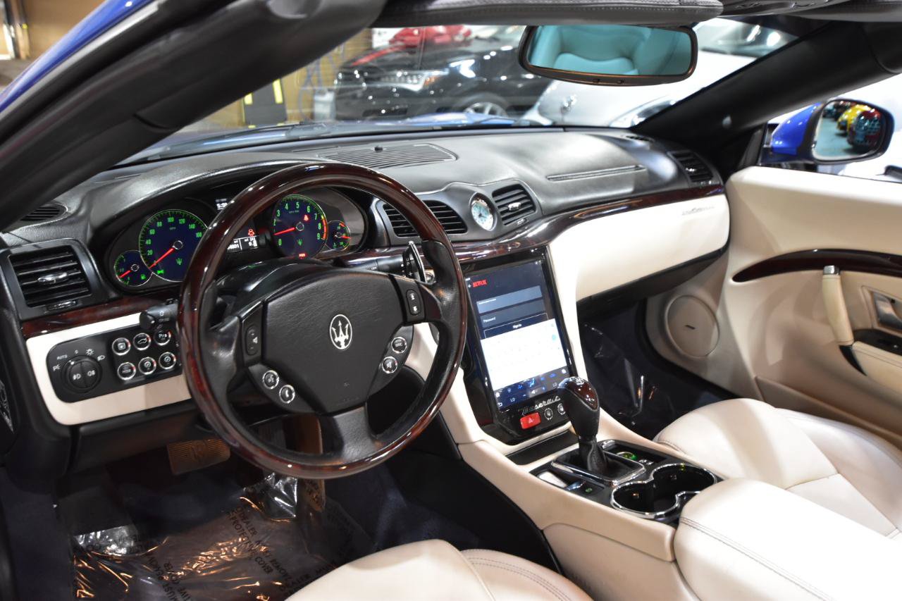 Used 2015 Maserati GranTurismo Convertible RWD image 22