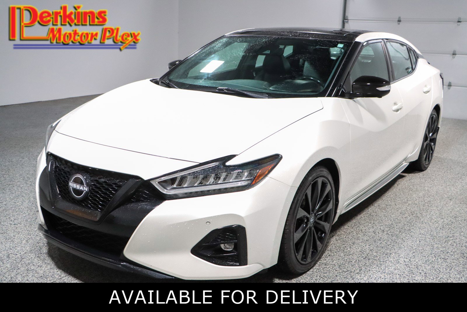Used 2023 Nissan Maxima SR w/ Sport Mat Group FWD image 1