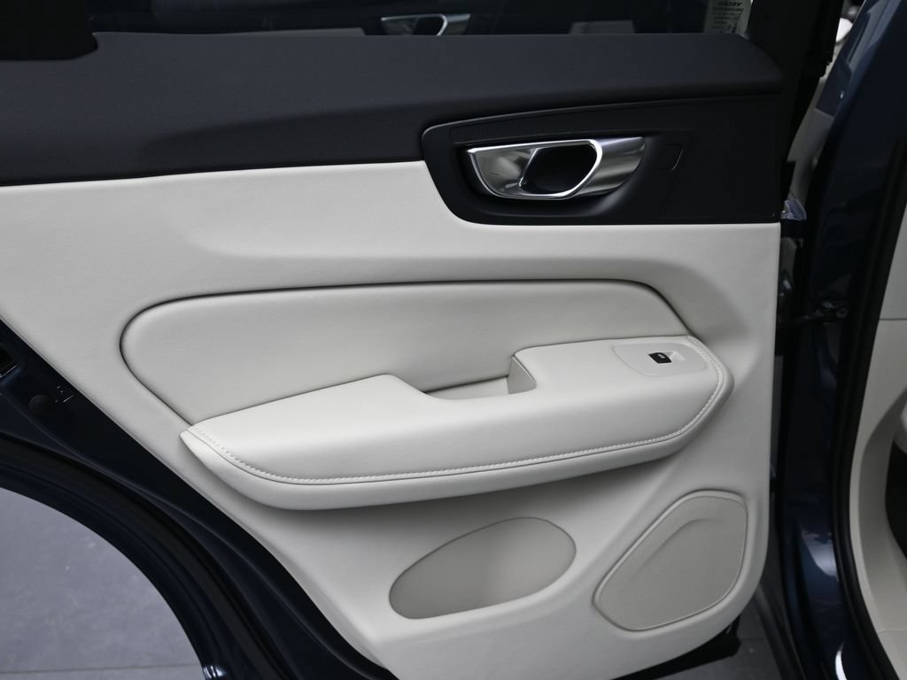 New 2026 Volvo XC60 T8 Ultra w/ Protection Package Premier AWD/4WD image 15