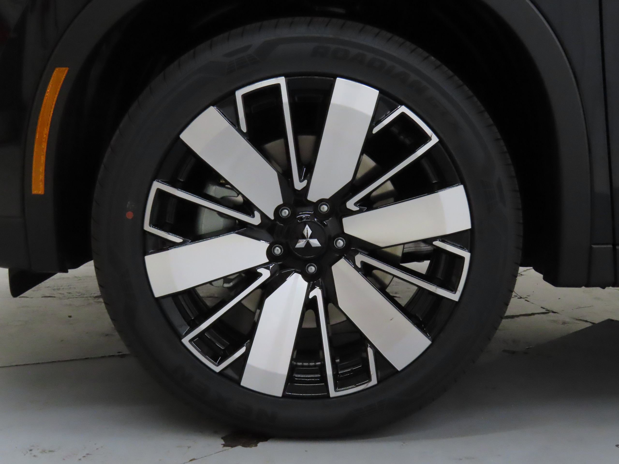 New 2025 Mitsubishi Outlander SE image 26