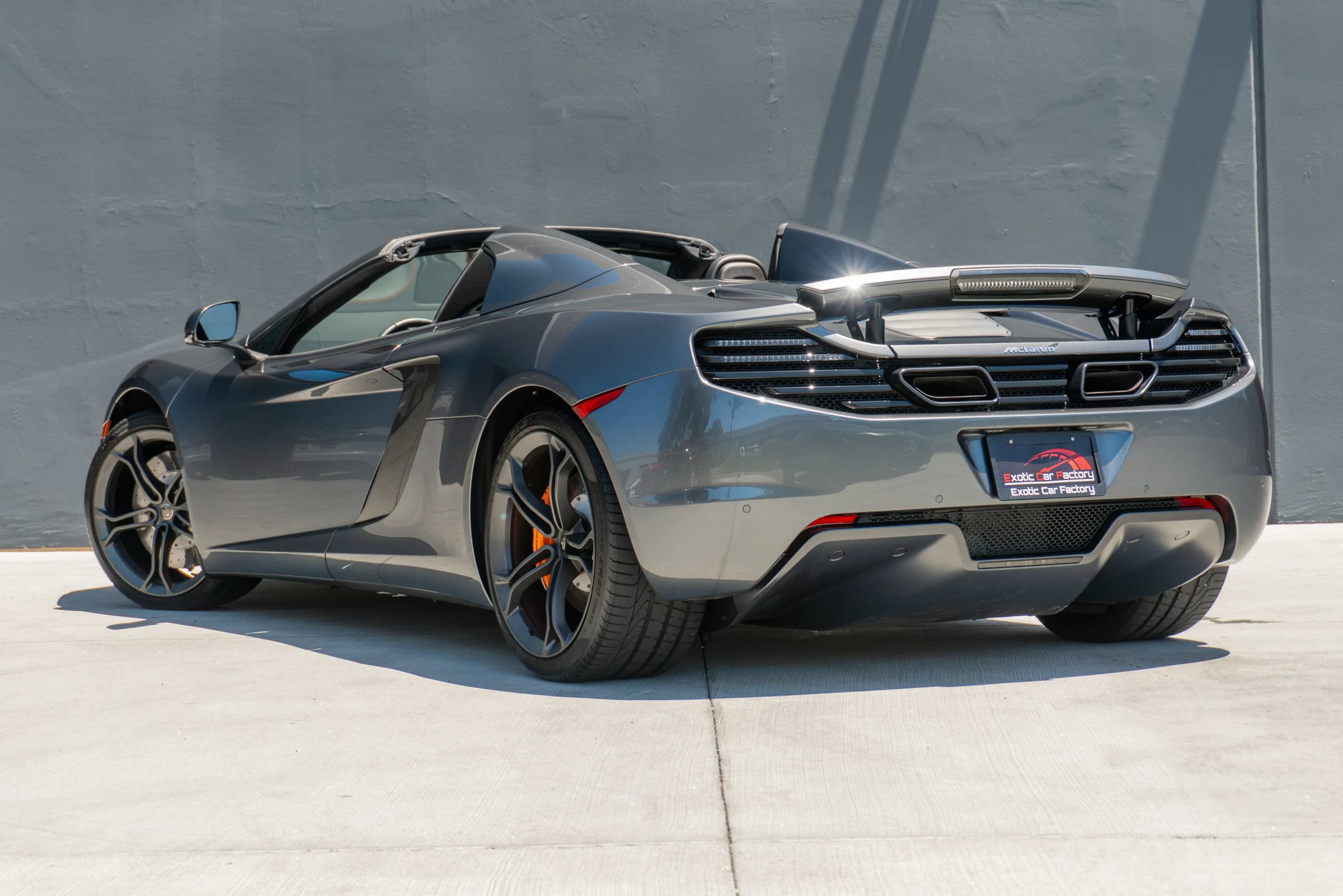 Used 2014 McLaren MP4-12C Spider RWD image 13