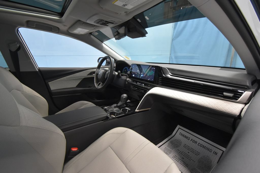 Used 2025 Toyota Camry XLE AWD/4WD image 23