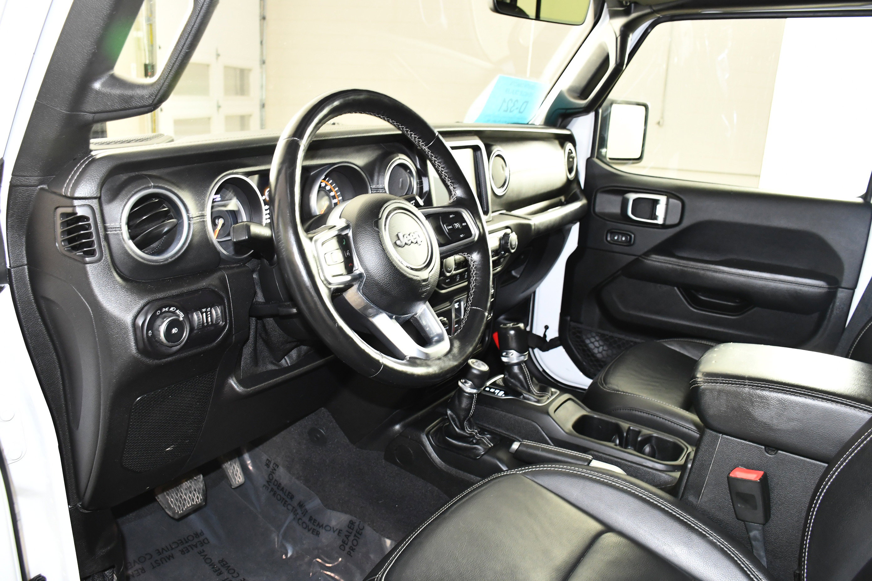 Used 2018 Jeep Wrangler Unlimited Sahara w/ Uconnect 4C Nav & Sound Group image 2