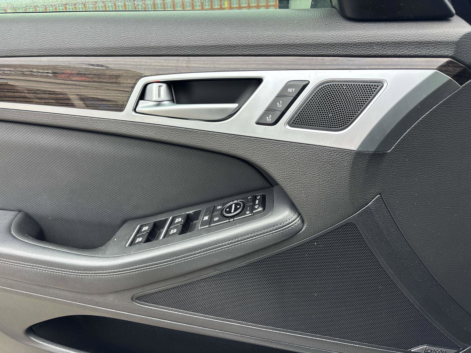 Used 2015 Hyundai Genesis 3.8 w/ Option Group 02 image 16