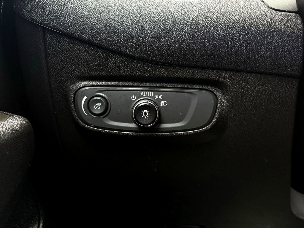 Used 2023 Chevrolet Equinox LT image 14