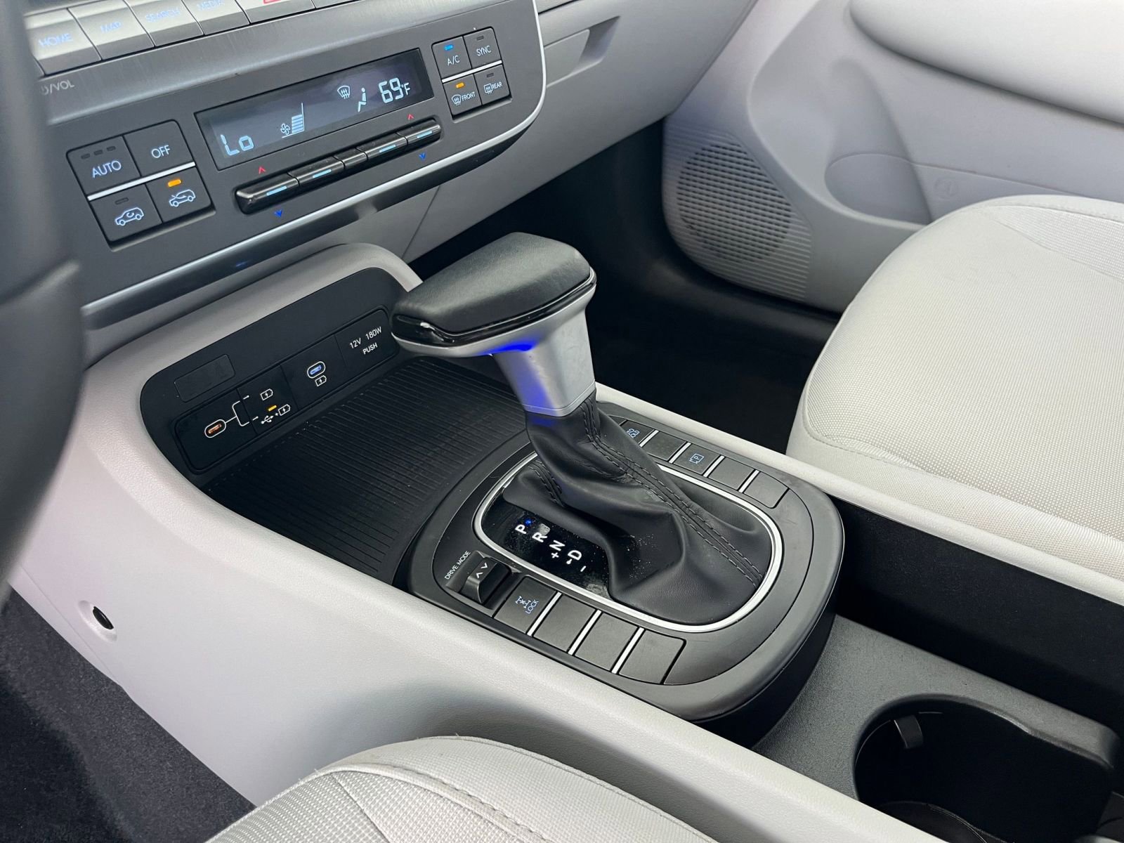 Used 2025 Hyundai Kona SEL image 41