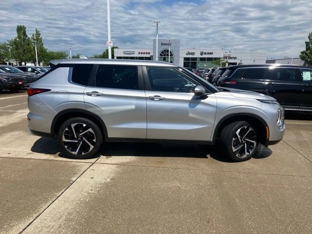 Used 2023 Mitsubishi Outlander SE AWD/4WD image 5