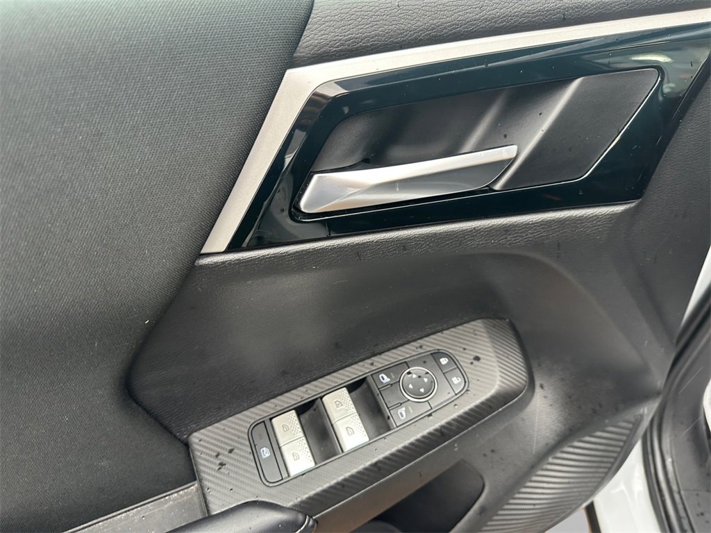 Used 2023 Mitsubishi Outlander ES image 14