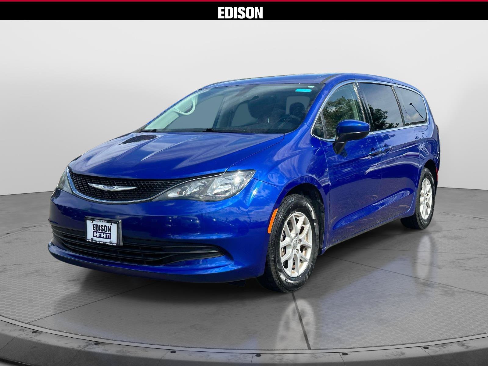 Used 2019 Chrysler Pacifica LX FWD image 2