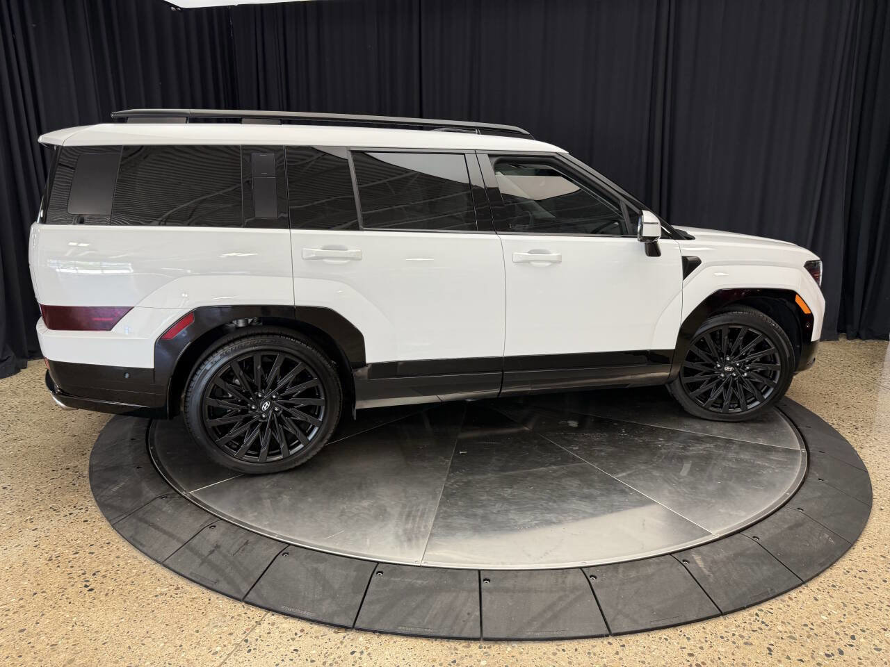 Used 2024 Hyundai Santa Fe Calligraphy image 9