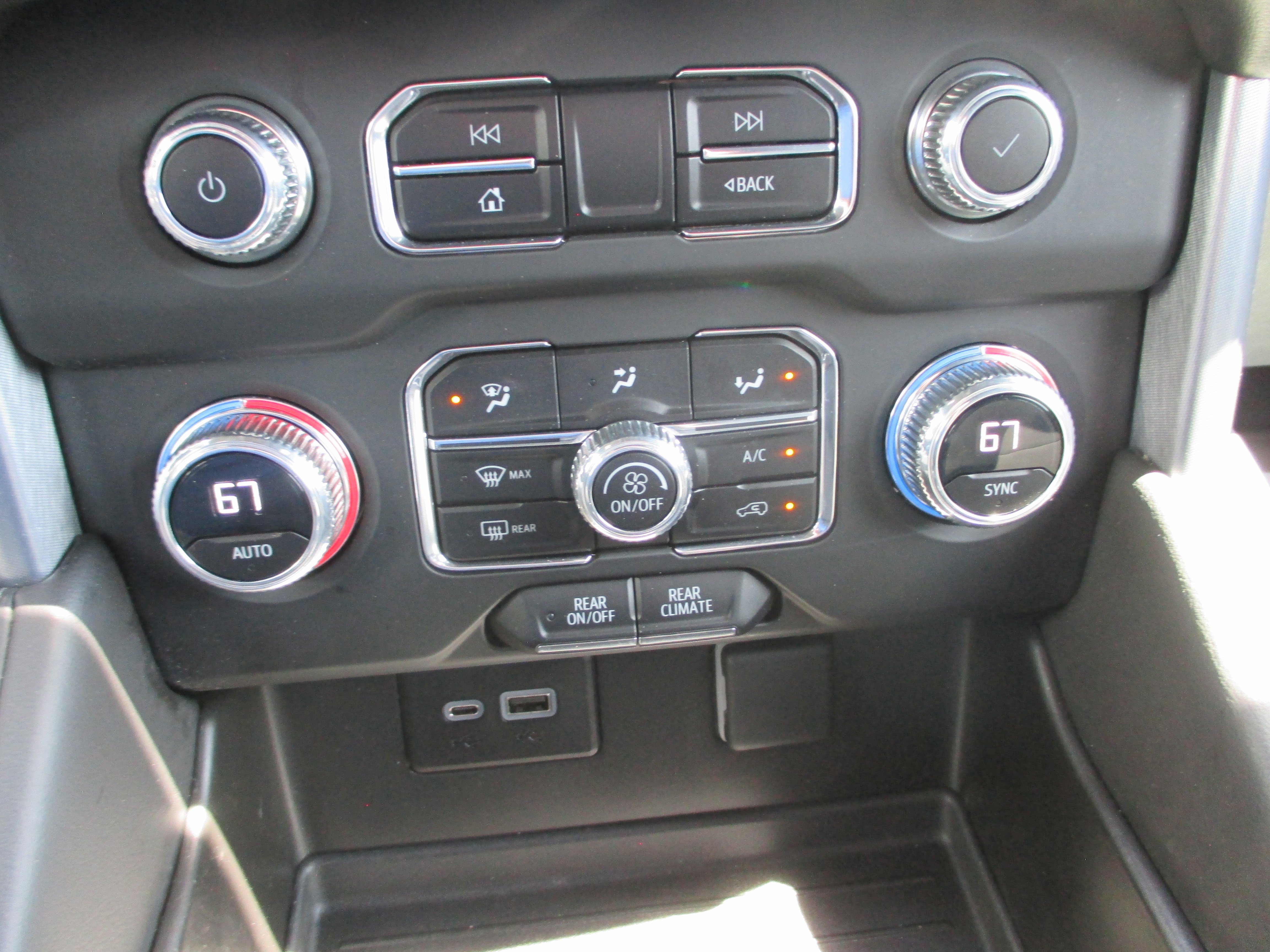 Used 2023 GMC Yukon SLE w/ Gmc Pro Safety Plus Package AWD/4WD image 20