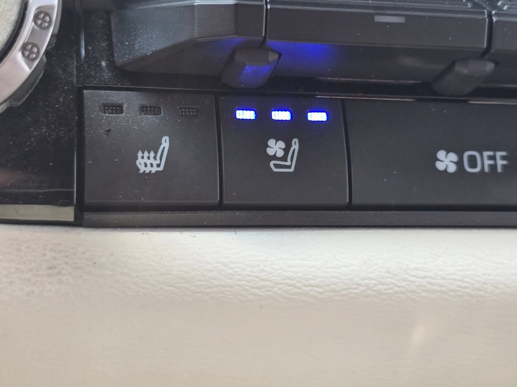 Used 2025 Toyota Tundra Capstone AWD/4WD image 34
