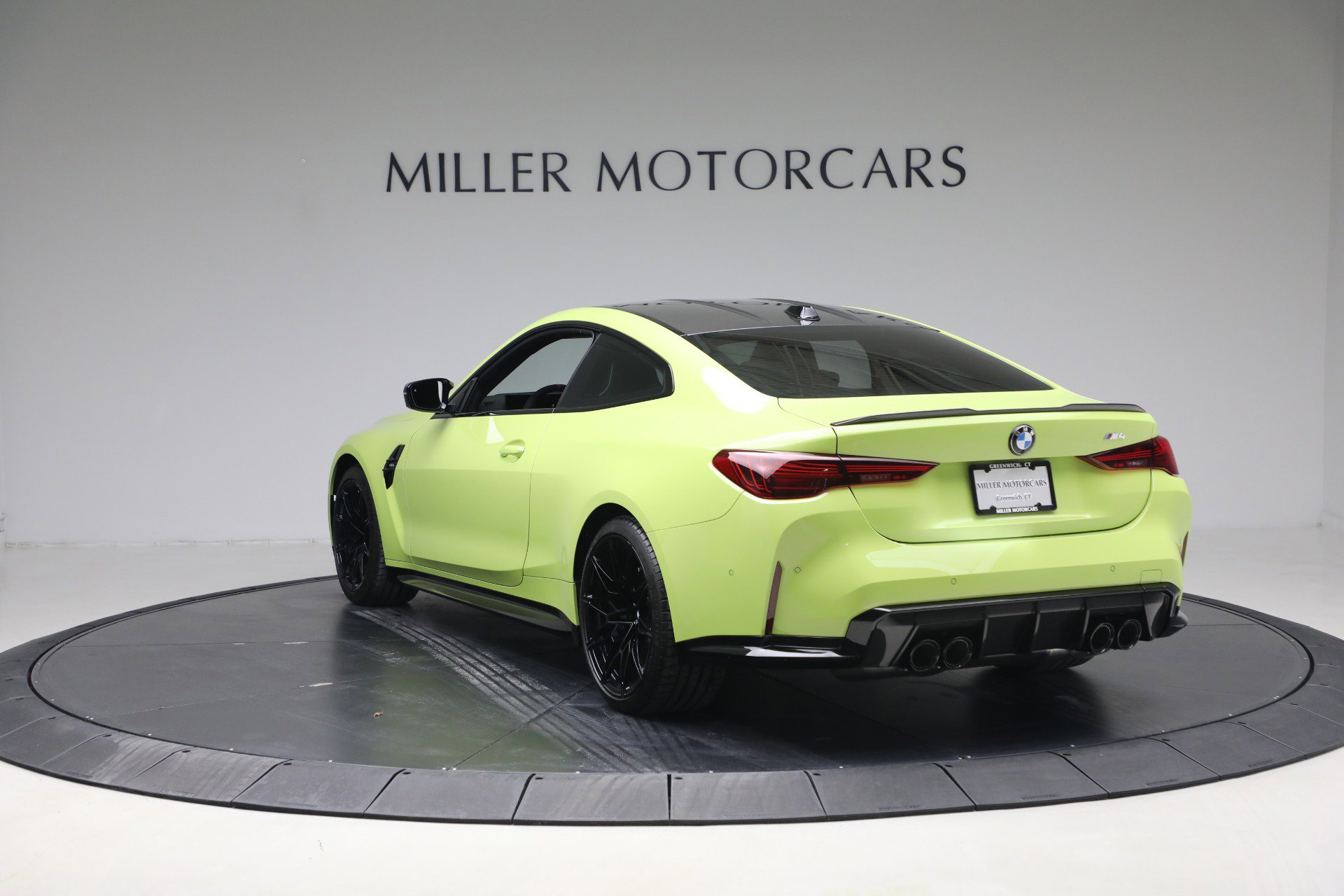 Used 2025 BMW M4 Coupe w/ M Carbon Exterior Package image 5