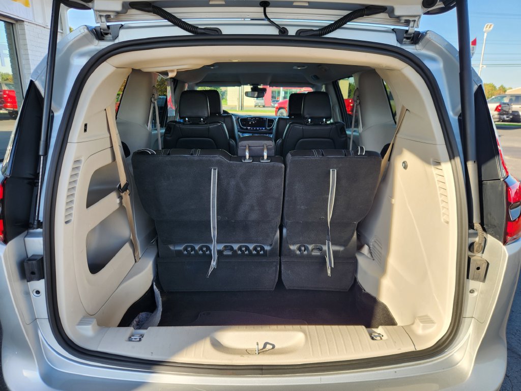 Used 2024 Chrysler Pacifica Touring-L FWD image 14