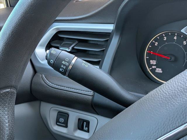 Used 2022 GMC Acadia SLE w/ Driver Convenience Package FWD image 16