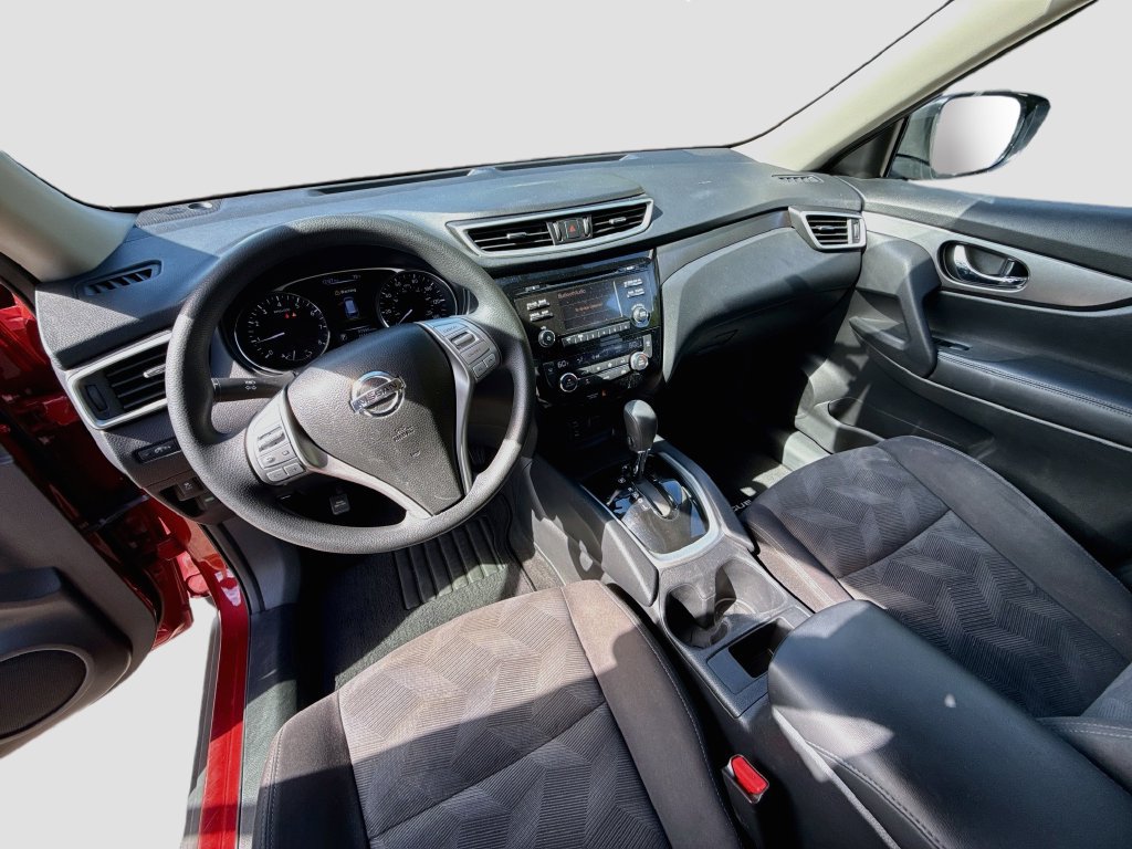 Used 2016 Nissan Rogue SV AWD/4WD image 9