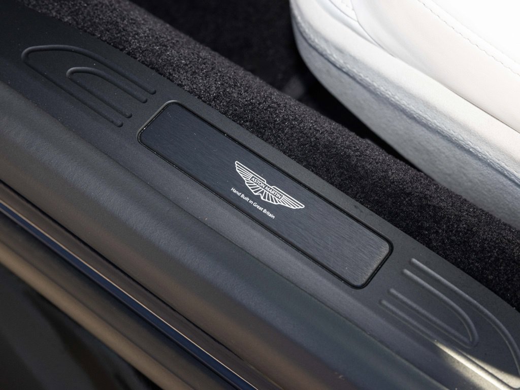 Used 2025 Aston Martin V8 Vantage Coupe RWD image 28