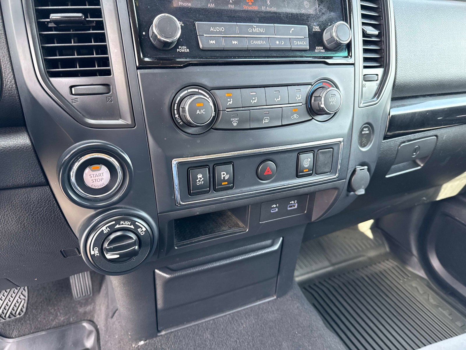 Used 2024 Nissan Titan SV AWD/4WD image 26