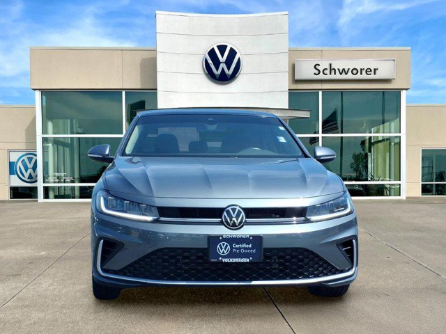 Certified 2025 Volkswagen Jetta SEL FWD image 3