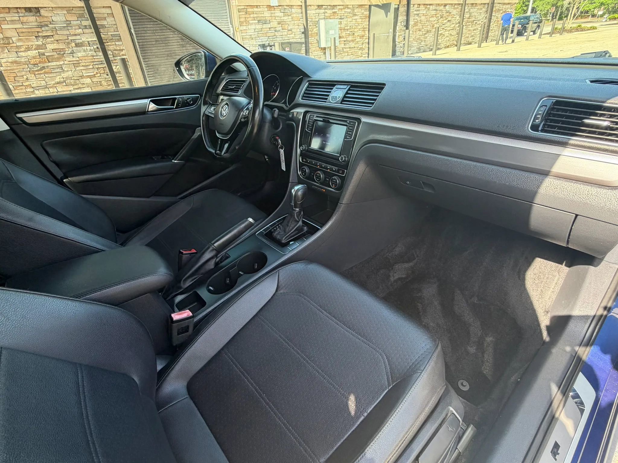 Used 2017 Volkswagen Passat 1.8T R-Line FWD image 11