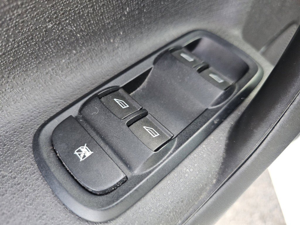 Used 2015 Ford Fiesta SE image 26