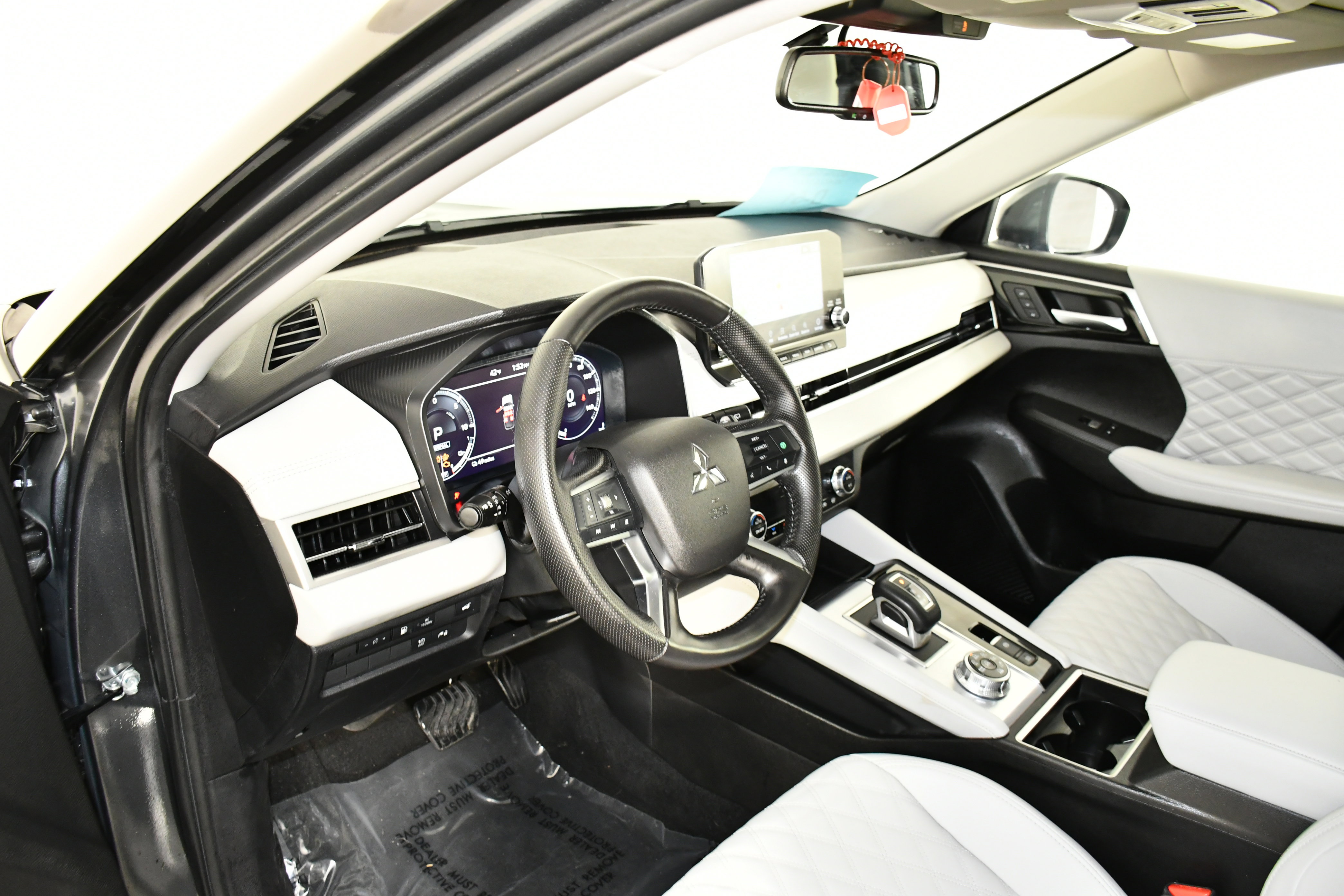 Used 2025 Mitsubishi Outlander SEL AWD/4WD image 37