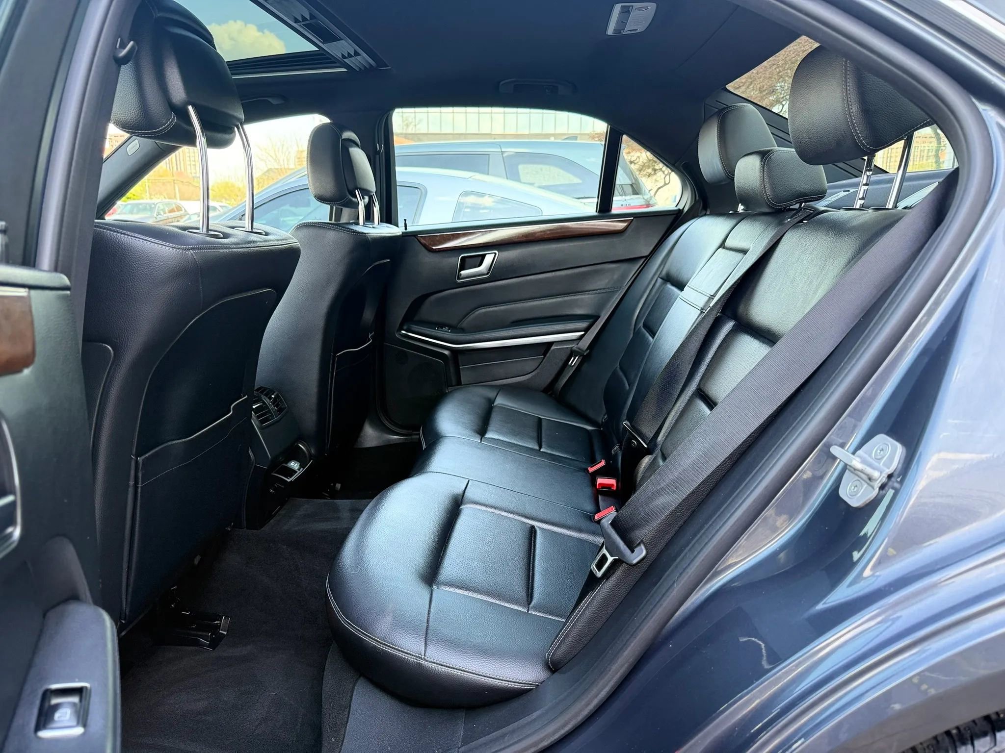 Used 2014 Mercedes-Benz E 350 4MATIC Sedan image 30