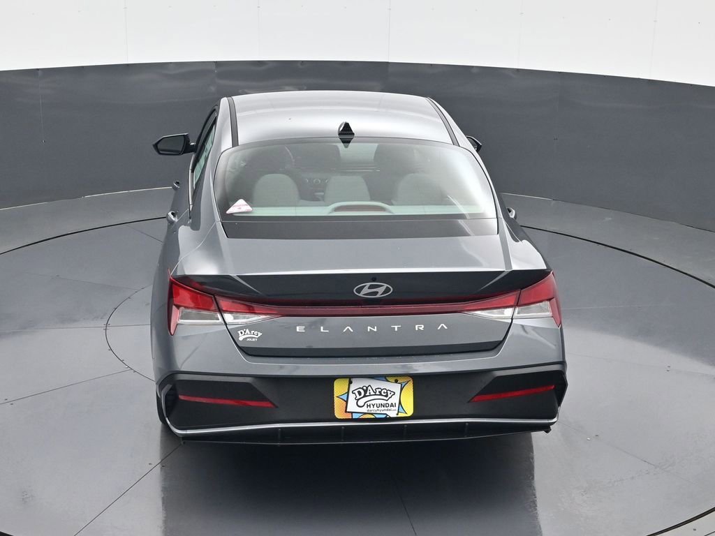 New 2026 Hyundai Elantra SE FWD image 18