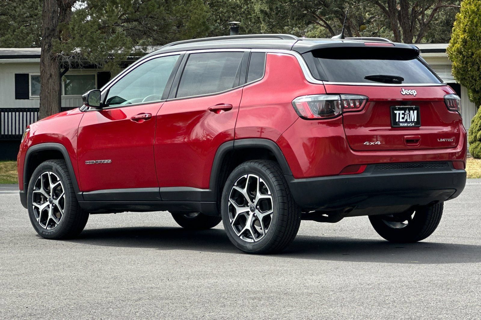 Used 2025 Jeep Compass Limited AWD/4WD image 6