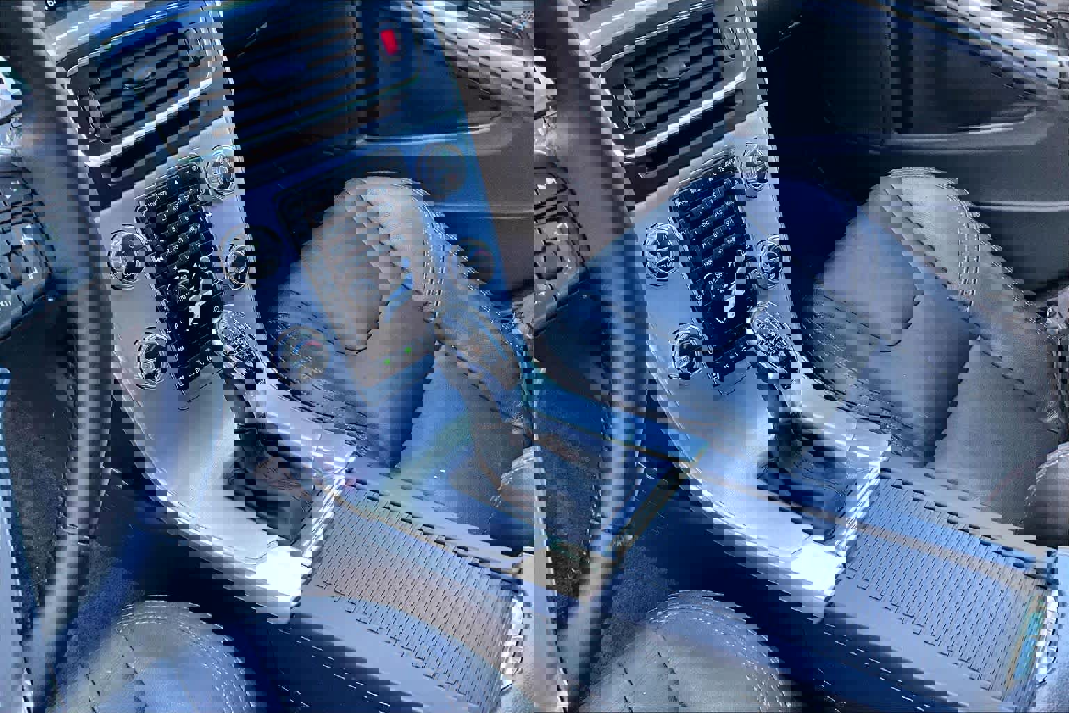 Used 2017 Volvo V60 T5 Cross Country w/ Convenience Package image 16