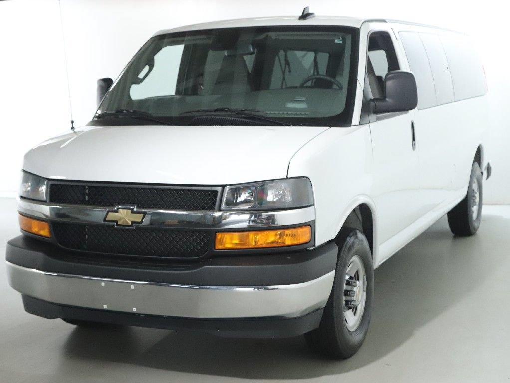 Used 2025 Chevrolet Express 3500 LT w/ LT Preferred Equipment Group RWD image 4